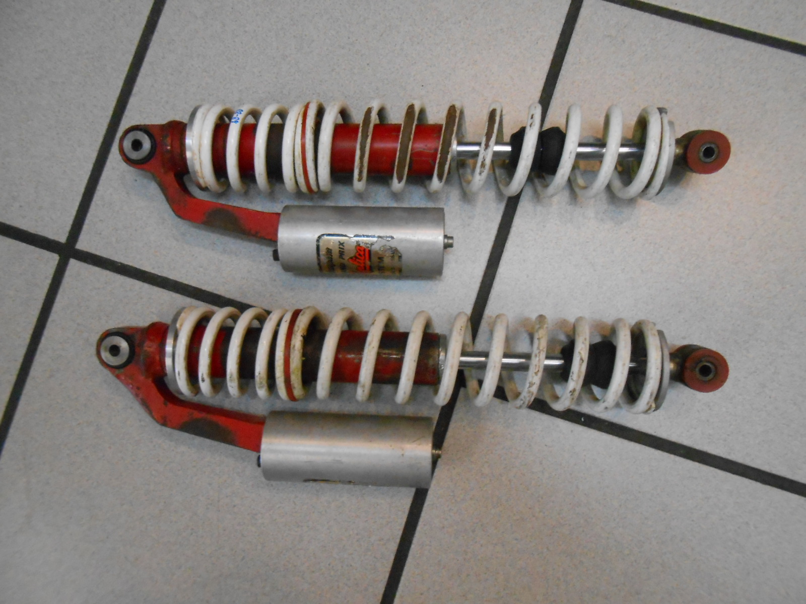 linkage, rear shock: set used WP Twin Shocks 385 mm